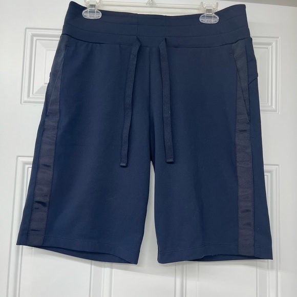 Athleta Metro Downtown Shorts - Picture 3 of 11